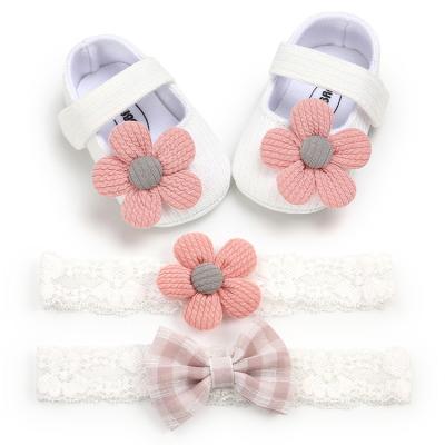 China Cheap soft little flower baby princess breathable shoes wool soled lovely fancy shoes 0-1 year old baby crib for sale