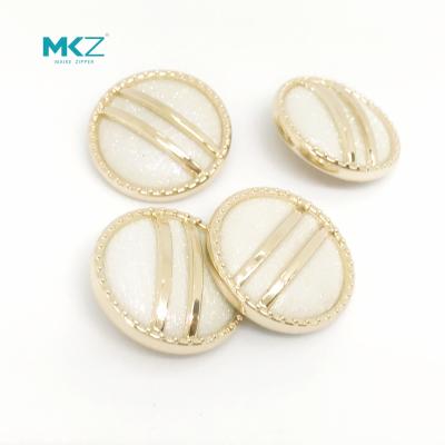 China Sustainable White Cloth 36L Antique Gold Buttons for sale