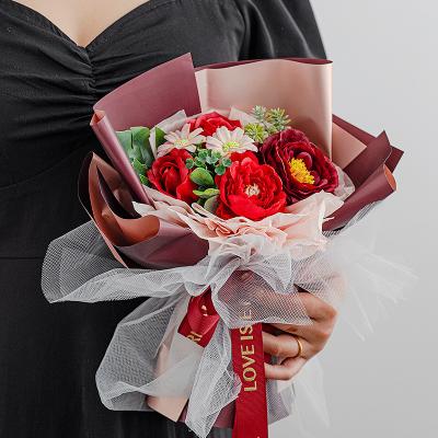 China 2022 eco-friendly the latest wholesale decorative flower soap bouquet with gift bag for valentines day mothers day gift for sale