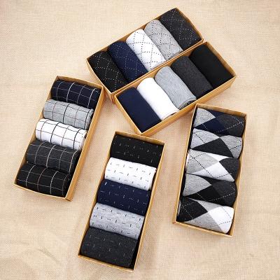 China 2021 Autumn Winter Fashion Antibacterial Wholesale Plaid Pure Color 5 Pairs Gifts Box Cotton Men's Socks for sale