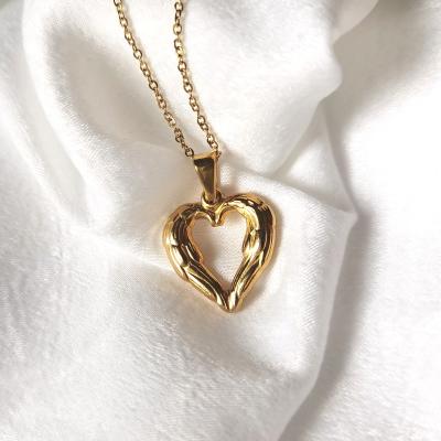 China Lead& Nickel Free 18K Gold Plated Heart Necklace Gift Romantic Necklace Sweet Love Heart Pendant For Women Girl for sale