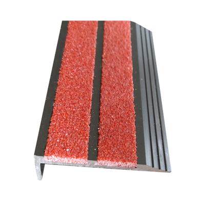 China Modern Luxury Outdoor Non Slip Aluminum Stair Tread Sniffing For Stair Protection for sale