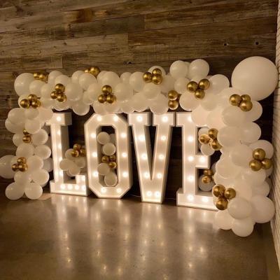 Cina Lettere a lampadina a LED personalizzate per la decorazione del matrimonio Lettere Mr e Mrs Marquee in vendita