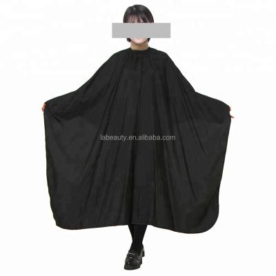 China Hair Styling Private Label Customized Black Barber Cape Barber Cloak Salon Supplies Hairdressing Polyester Waterproof Cloth Material for sale