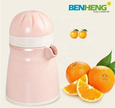 China Multifunctional Mini Manual Portable Press Lemon Citrus Squeezer Orange Squeezer Without Peeling for sale