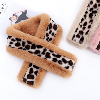 China Ladies Classic Warm Winter Fashion Sale Scarf Women Faux Fur Scarf Rabbit Fur Cross Scarf for sale