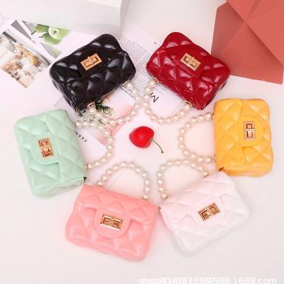 China Fashion Cute Mini Rhombus Jelly Lady Bags Handbags With Chain for sale