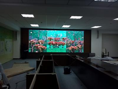 Κίνα 900-1100nits P4 / P5 / P6 Indoor LED Display HD Slim LED Video Display για σκηνή προς πώληση