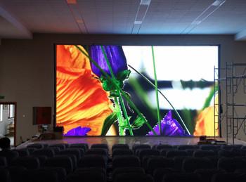 China 1920 Hz Innenwerbung Led Display Bildschirm P4 Synchronisierung Steuerung für Konzert zu verkaufen