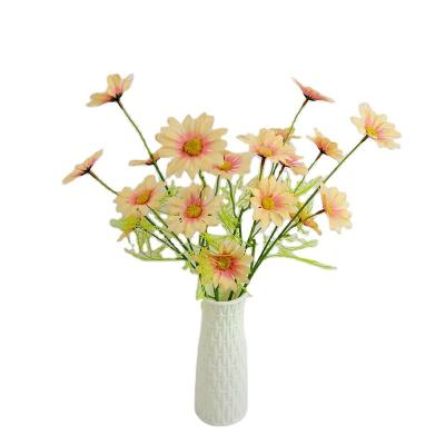 China Wedding Celebration Artificial Flower Chamomile Home Decoration Table Setting Photography Props Dry Flower Pampas Wedding Decoration 1 Piece for sale