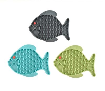 China New Non-automatic Silicone Cat Lick Pad Dish Bath Distraction Paw Shower Dog Lick Mat Silicone Fish Design Licking Bowl for sale