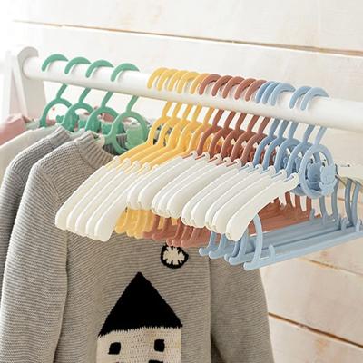 China Lightweight Baby Unmarked Kids Coat Hanger Organizer Clothing Hanger Racks Display Kids Adjustable Plastic Hangers for sale