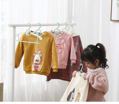 China Lightweight Parent-child Hanger Baby Adjustable Plastic Hanger for sale