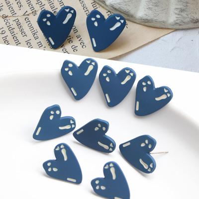 China Wholesale Casual Original Alloy Spray Paint Shape Heart Design Simple Stud Earring For Women Fashion for sale