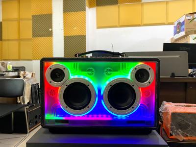 中国 Wireless CyberPunk Glowing Transparent Speaker Futuristic Tribute 販売のため