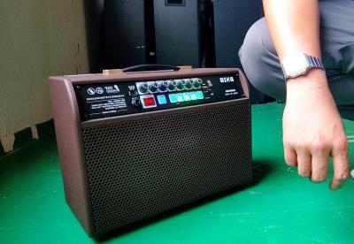 中国 Vintage Old Fashion Wireless Bass Leather Speaker Enchanced Playtime 販売のため