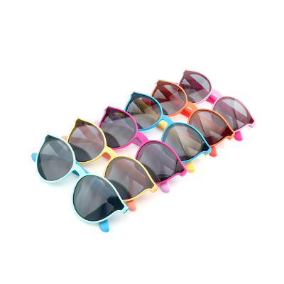 China Fashion sunglasses tricolor mix of children's sunglasses, silicone sunglasses are no drop screws resistance safe and for eye protection ST1935 for sale