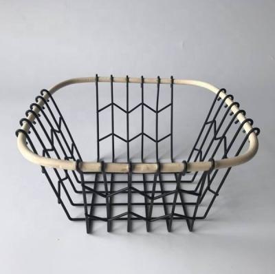 China New 2020 Sustainable Portable Metal Wire Kitchen Storage Iron Fruit Basket With Rattan for sale