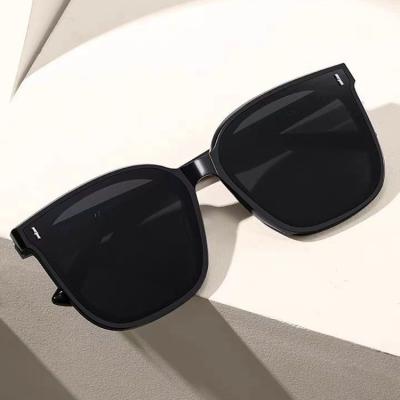 China Environmental protection factory fashion regular black street new sunglasses wholesale retro personality sunglasses pulled round face glasses for sale