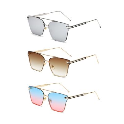 China WIIPU 2021 Fashion Sunglasses Ladies Eyewear Rivet Sunglasses Female Cat Eye Sunglasses for sale