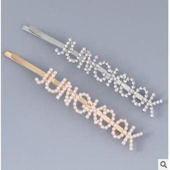 China Alloy Women Girls Metal Letters Bobby Pins Kpop Members Name Imitation Rhinestone Pearl Hair Clip Fans Holder Decorative Barrettes for sale