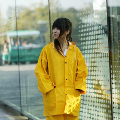 China Lightweight Waterproof Ladies Raincoat Women's Packable Rain Jacket for sale