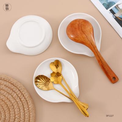 China Sustainable Wholesale Porcelain Cooking Chopstick and Spoon Utensil Holder White Ceramic Spoon Rest Holder for sale