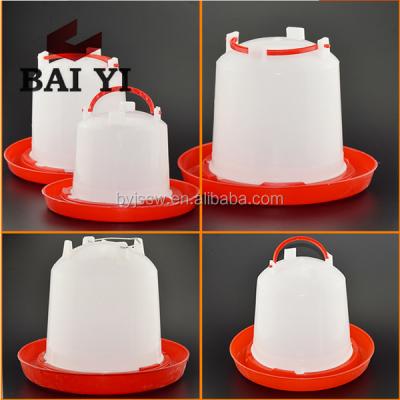 China Easy to handle 1.5L 3L 6L 10L plastic chicken pot drinker for poultry farm for sale