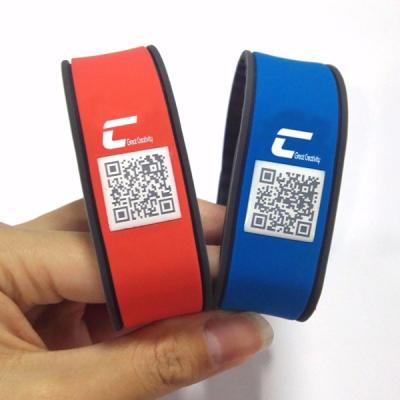 China Customized adjustable waterproof/waterproof rfid silicone nfc wristband, rfid barcode wristband for sale