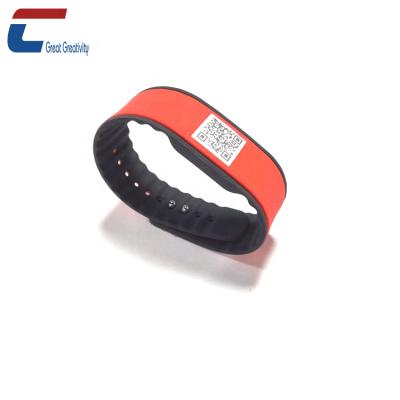 China Customized adjustable waterproof/waterproof rfid silicone nfc wristband, nfc smart wristband for sale