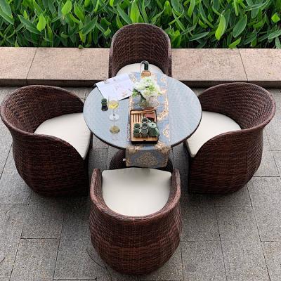 China Cast Aluminum Round Table And Modern Creative Fashionable Chairs Sets For Events for sale