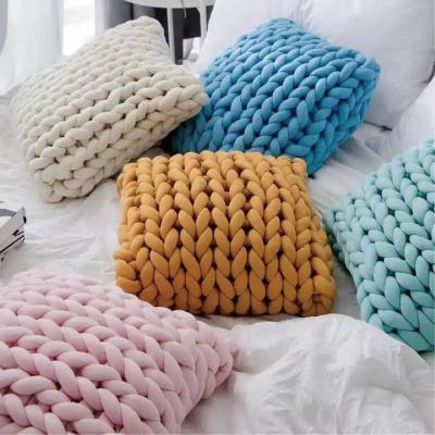 China Faux Fur Pillows for Home Decor Made of 100% Polyester and Memory Foam Filling Material for sale