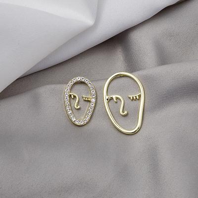 China Trendy Asymmetrical Fashion Smile Face 14k Crystal Stud Earrings for sale