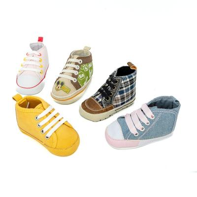 China Free Sample Wholesale High Quality Newborn Prewalker Baby Moccasins Round Leather Trim Baby Shoes for sale