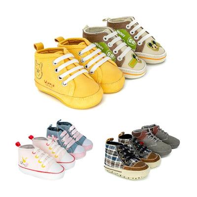 China Round Genuine Leather Handmade Soft Unique Baby Moccasins Boys and Girls Infant Newborn Baby Shoes for sale