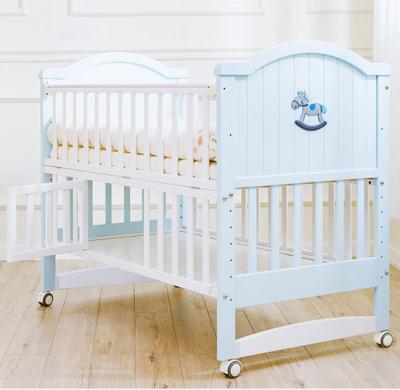 China Solid Wood Best Selling Solid Pine Wood Multifunctional Baby Crib with Cradle for sale