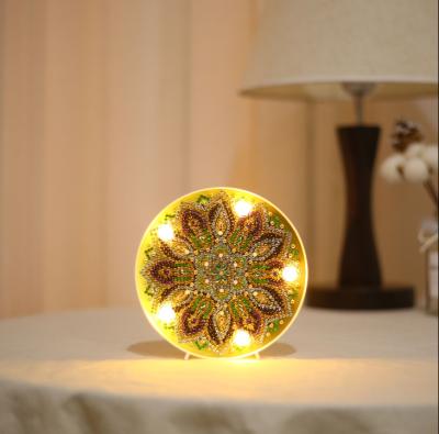 China Classic N-ZXD005 Diamond Painting Night Light DIY Diamond Painting Lamp Bedside Night Light Arts Crafts for Home Decoration for sale