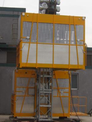 China Alzamiento amarillo 3200kg SC200/200 de la jaula del gemelo del material de construcción de VFD en venta