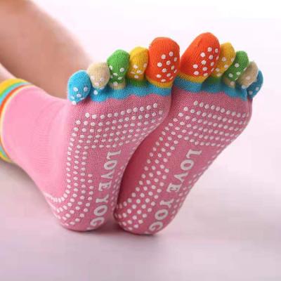 China Custom Made High Quality Antibacterial Cotton Yoga Pilates Anti Slip Bumps Five Finger Socks for sale