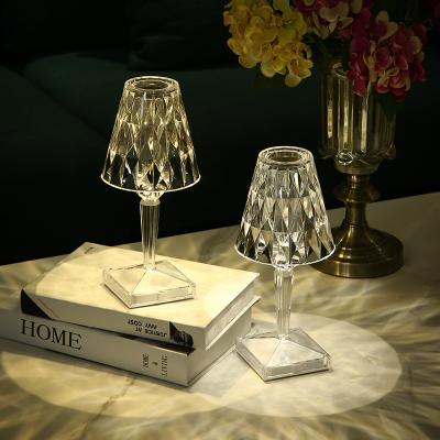 China 2021 Elegant Table Light Nordic Light Luxury Amazon Bedside Table Lamp USB Charging Light for sale