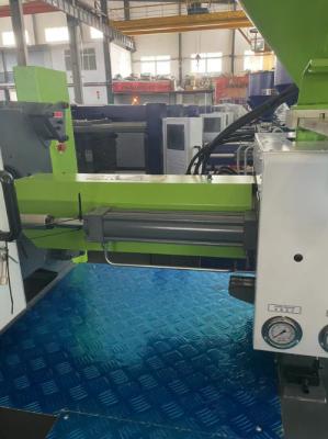 China Pet Food Box Pressure 146 Automatic Injection Molding Machine for sale