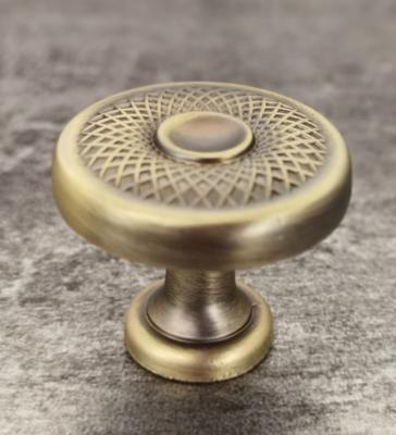 China BEYOND GOOD QUALITY CHINESE ZINC CIRCLE SHAPE CABINET KNOB ANTIQUE BRASS FURNITURE KNOB BY12389 for sale