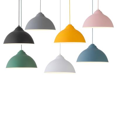 China Contemporary Modern Colorful Hotel Chandeliers Metal Macaroon Style Pendant Lights for Living Room à venda