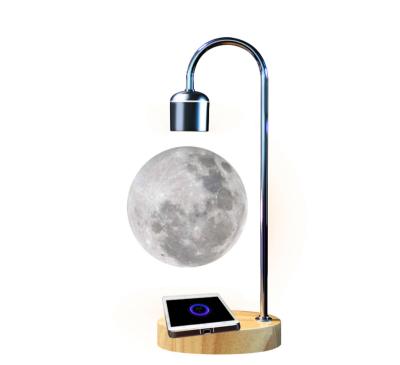 China New Modern Creative Design Wooden Base Lamp Moon Shape Magnetic Levitating Lamp With Wireless Charger à venda