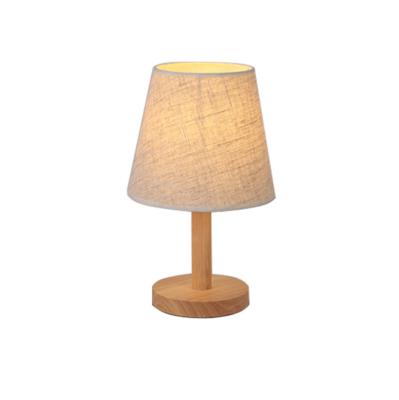 China Modern Modern Edison Bulb Hotel Bedroom Lamp Bedside Solid Wood Fabric Shade Table With Switch Te koop