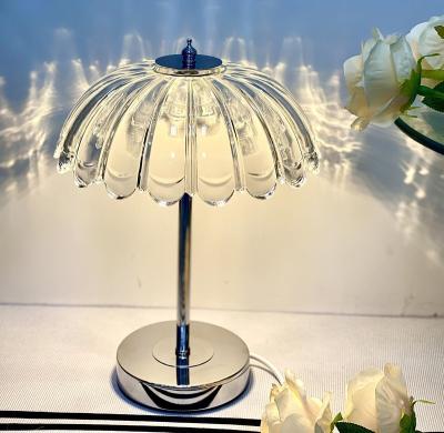 China Light luxury creative atmosphere lamp 2022 calendar bedside crystal table lamp en venta