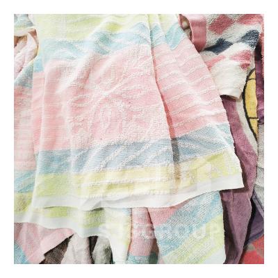 China Cut reused Industrial Cleaning Rags Used Face Bath Towel color Cotton Rags Shop Wiping Rags Cotton for Cleaning for sale