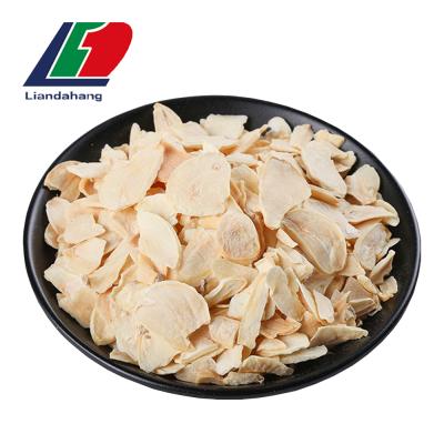 China Dry Sterilized Dehydrated Garlic Flakes, 1 Ton Of Garlic Price, Garlic Slices for sale