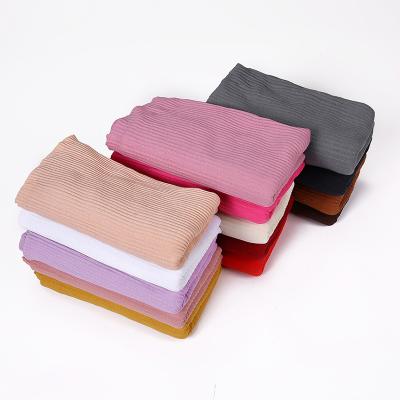 China Polyester Customized Muslim Hijab Shawl Solid Color Soft Pleat Wholesale Tank Top Women Long Muslim Hijab Scarf for sale