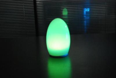 Cina Il progettista senior per progettare i simili egg la lampada di scrittorio di modo LED di dimensione 12 la x h18cm di forma Φ. in vendita